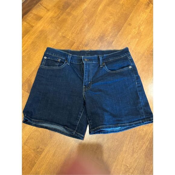 Women’s Levi’s Bermuda shorts size 30 waist - Picture 1 of 4